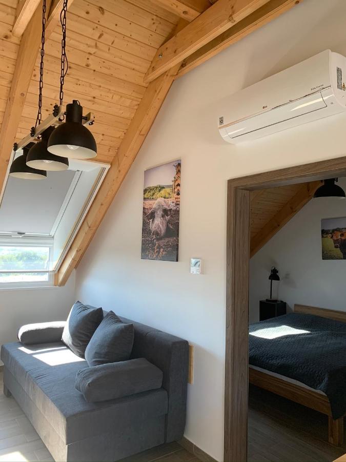 Öregtölgy Apartman Szár Kültér fotó