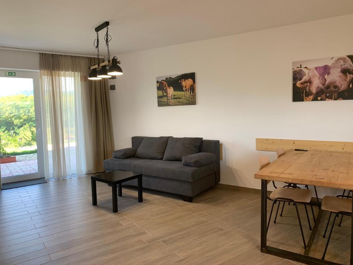 Öregtölgy Apartman Szár Kültér fotó