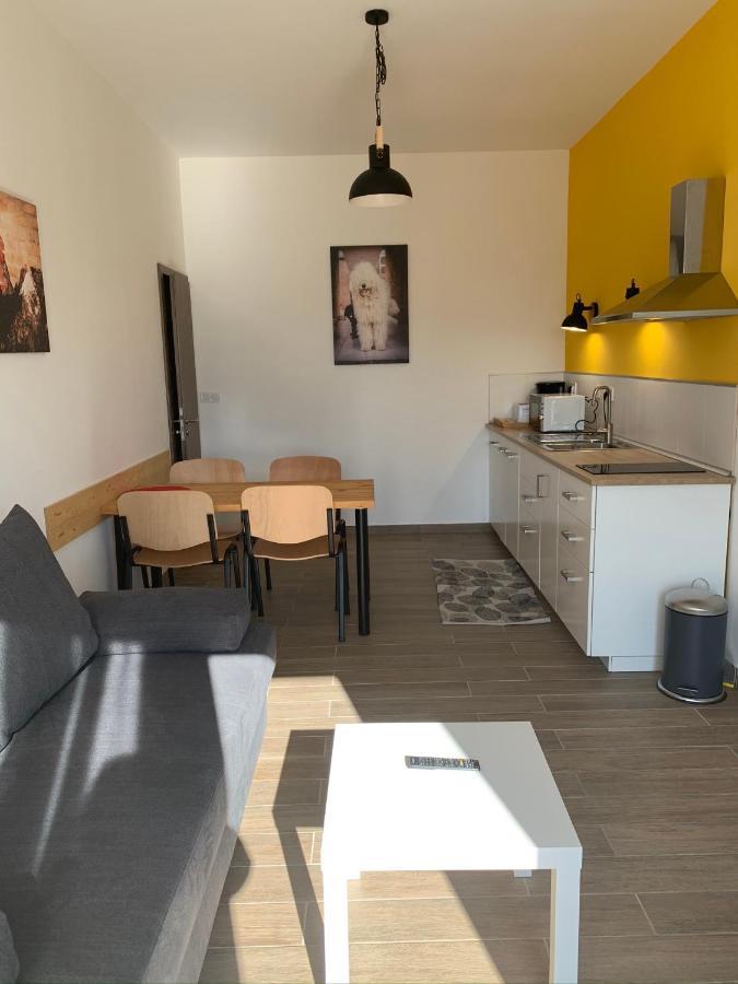 Öregtölgy Apartman Szár Kültér fotó